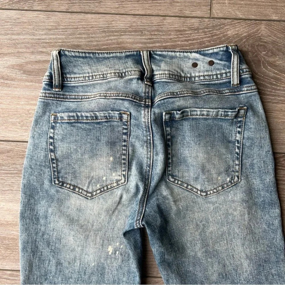 CAbi  Cinch Skinny Jean 5492 - Picture 15 of 16